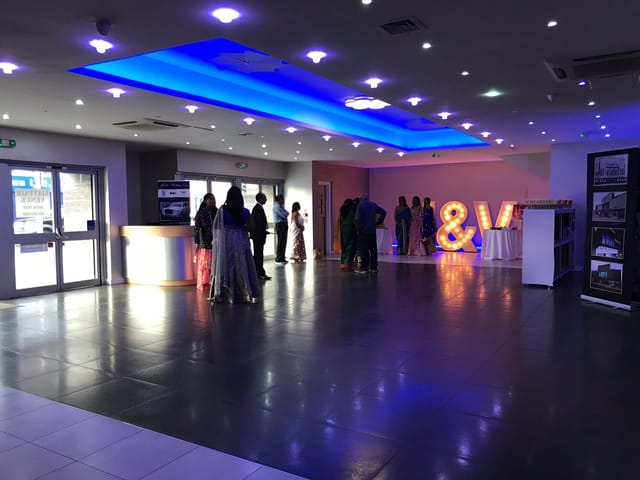 Mayfair Lounge - image