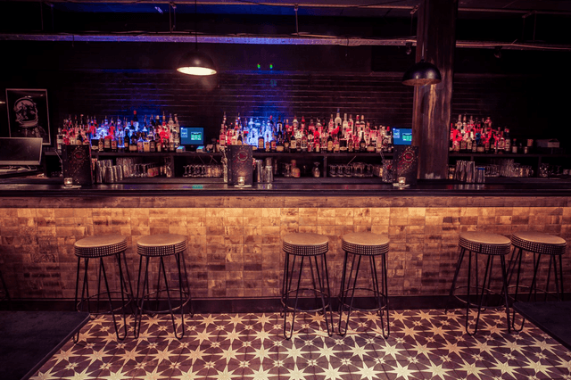 The whole space - image