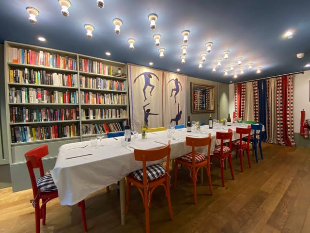 Private dining room - image