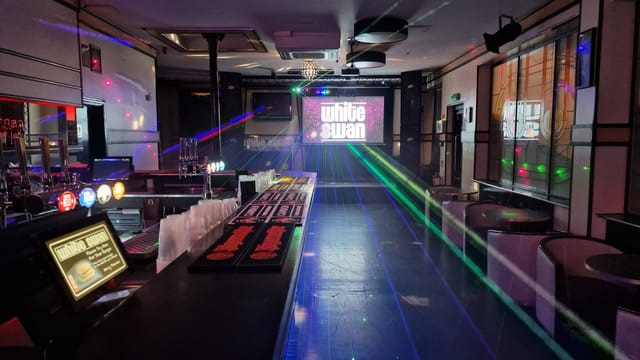 The White Swan Bar (capacity 125) - image