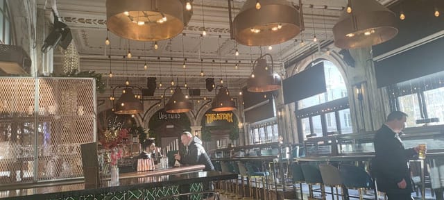 Cocktail bar - image