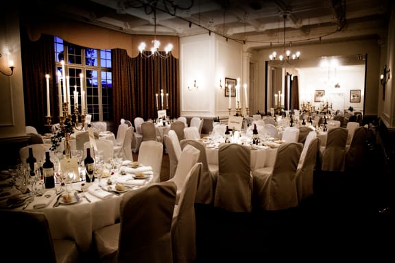 Barry, Byron and King Suites - image