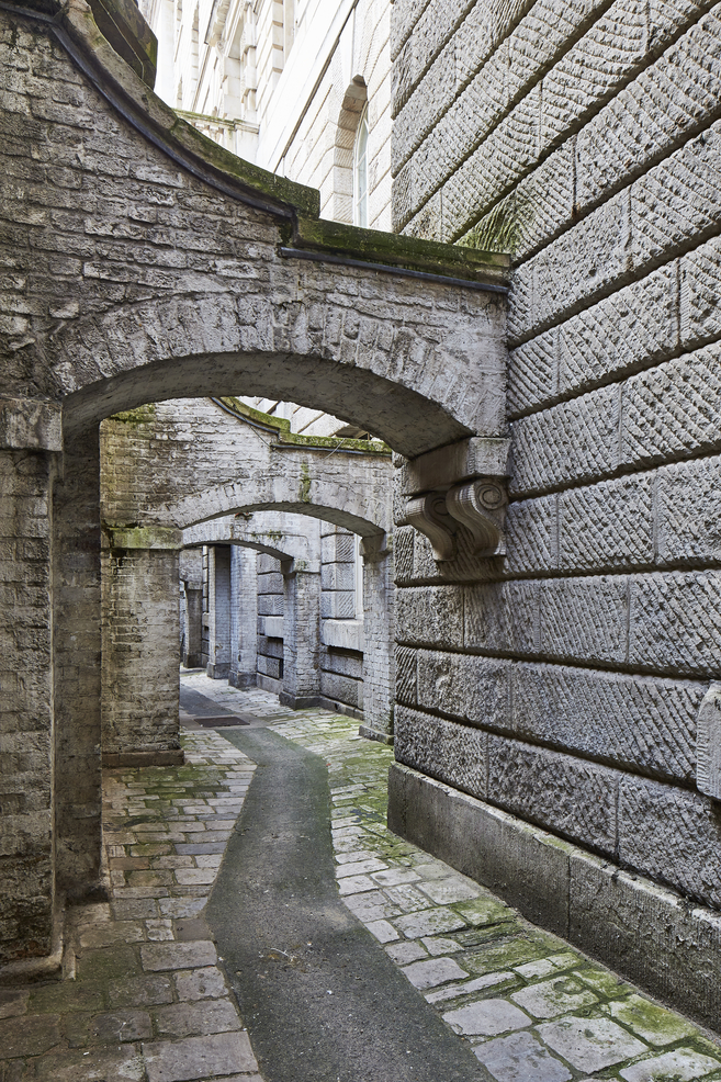 Lightwells and Deadhouse - ni5ykueaazk.jpg