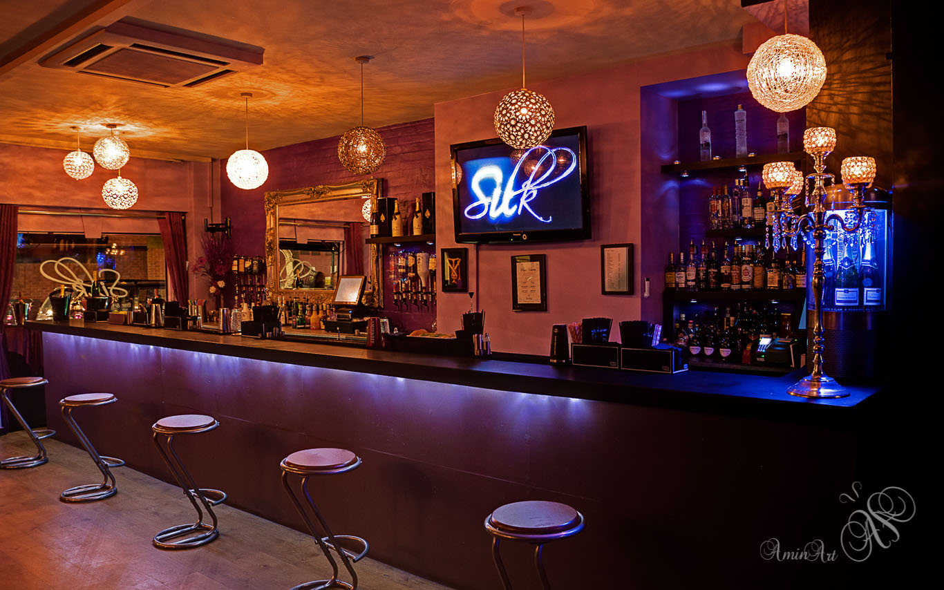 Stylish bar area in SILK CAMDEN, ideal for networking events and cocktail receptions.