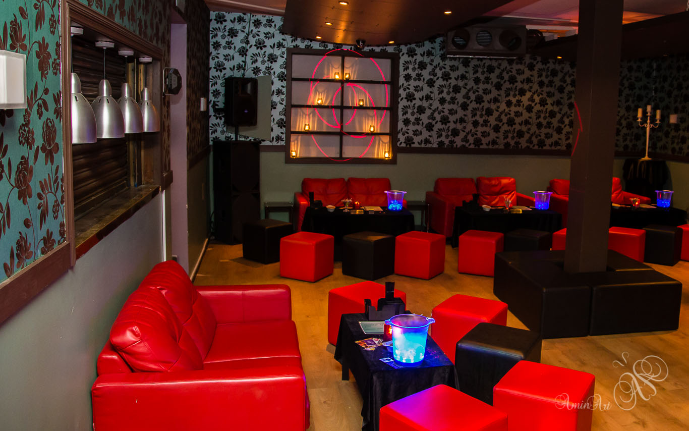 Stylish lounge in SILK CAMDEN with red seating, ideal for networking and social events.