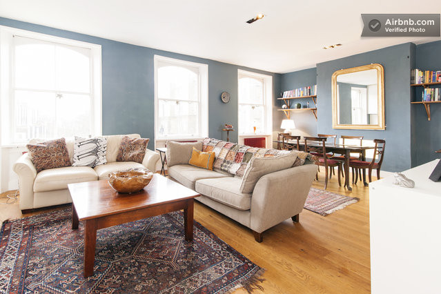 Cozy living space in Will's Studio for informal meetings and team-building events.