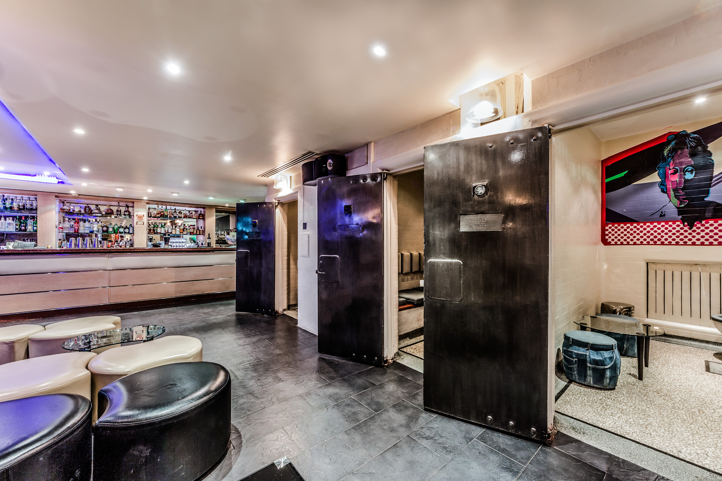 The Bar - vwtfyikddog.jpg