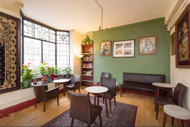 Cozy lounge bar in India with natural light, perfect for workshops and gatherings.