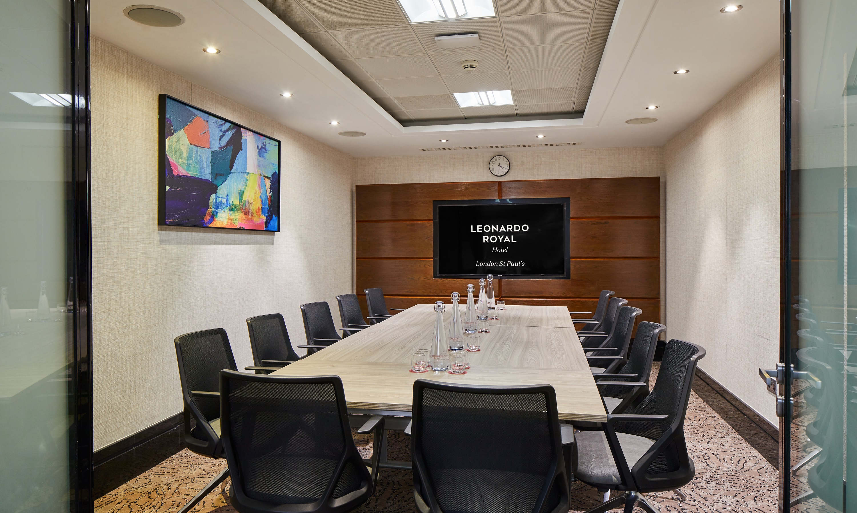 Modern conference room in Reynolds Suite, ideal for corporate meetings and events.