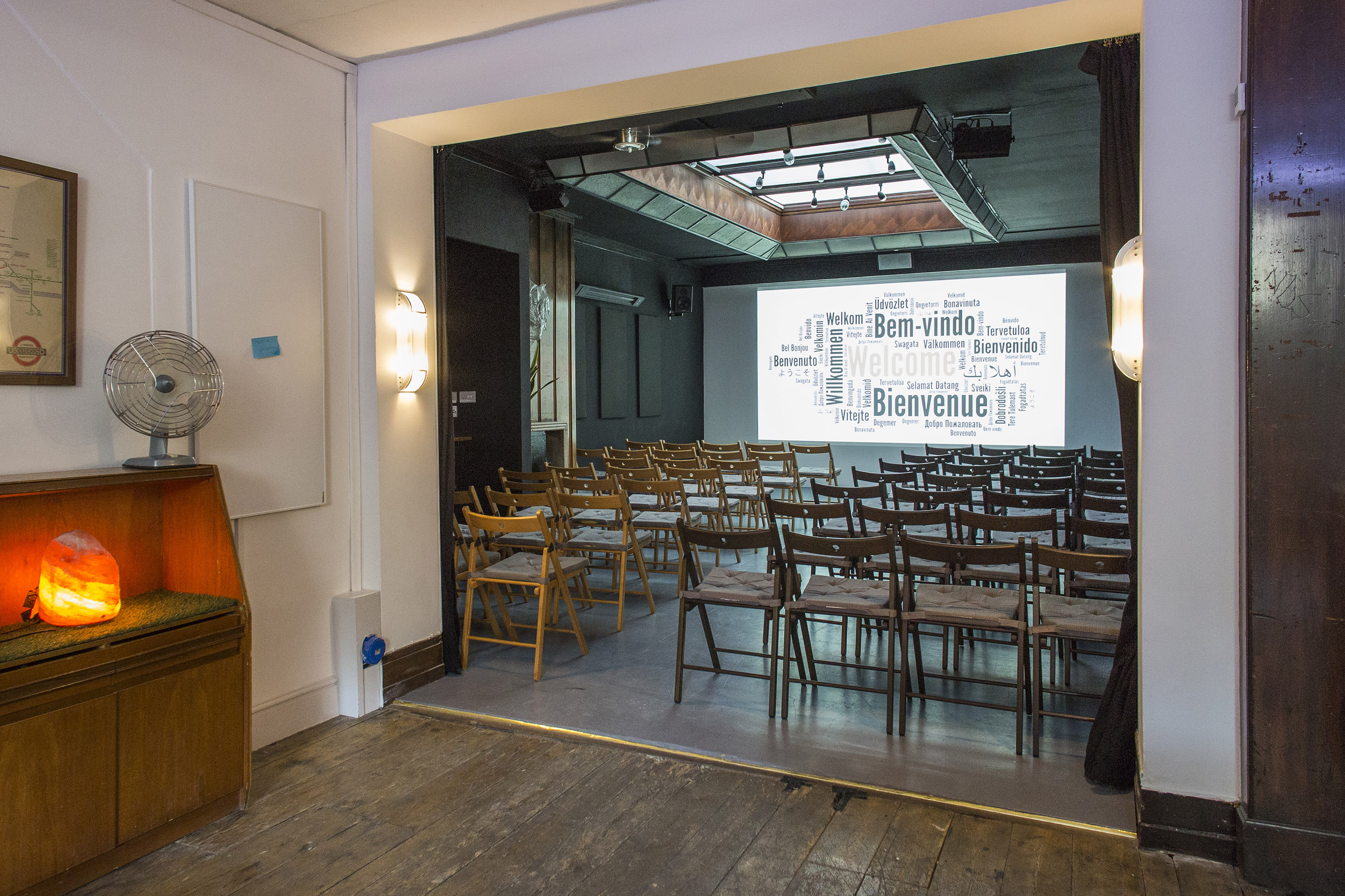 Versatile event space with wooden chairs for presentations, ideal for workshops and seminars.