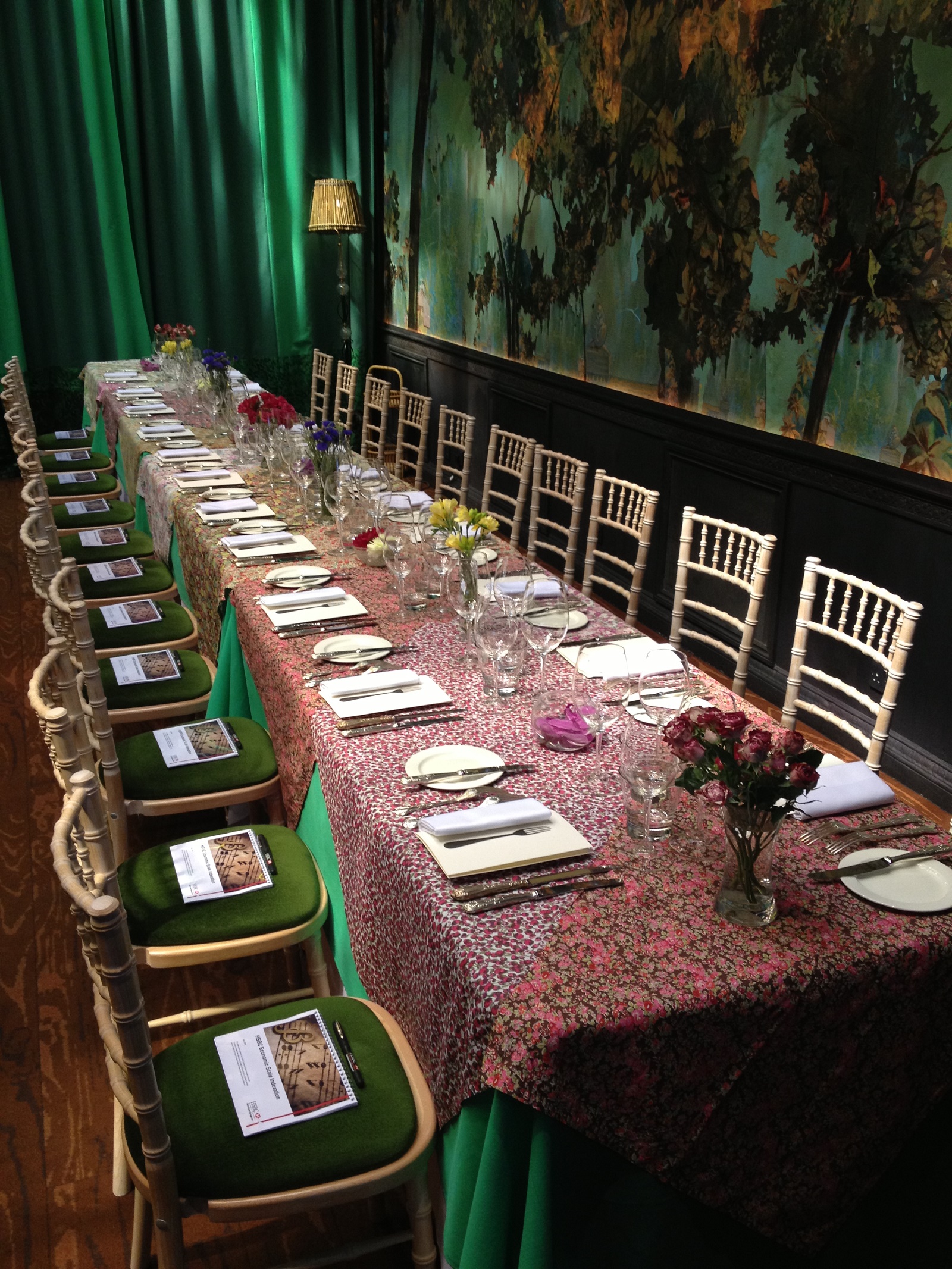 Elegant banquet table with floral centerpieces for a dinner event at The Glade.
