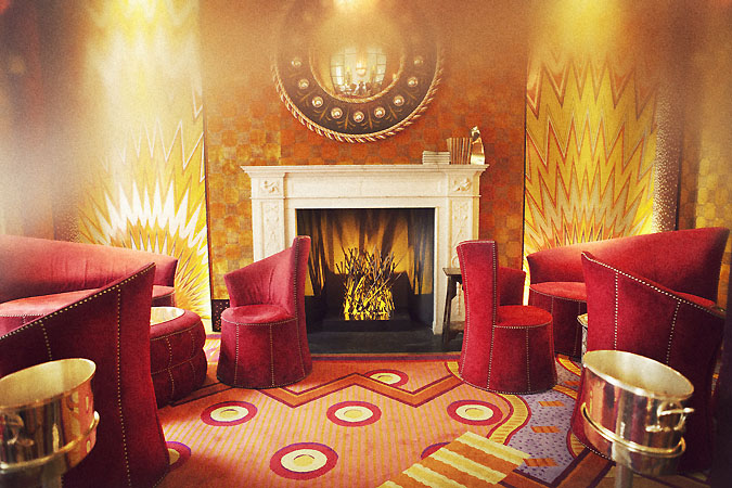 Stylish lounge with plush seating, ideal for networking events and meetings.