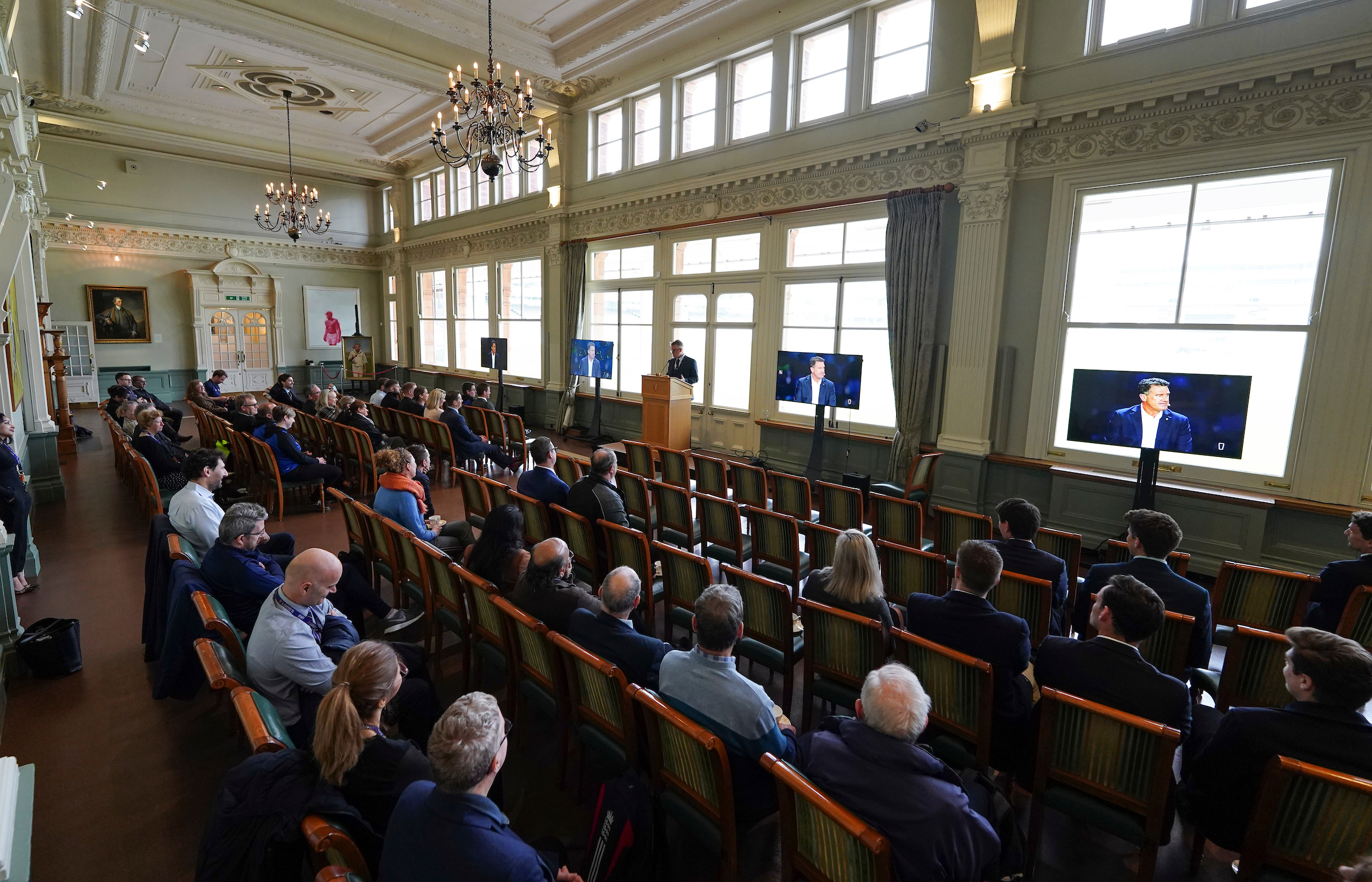 Long Room - 0cc52nbzeiz.jpg