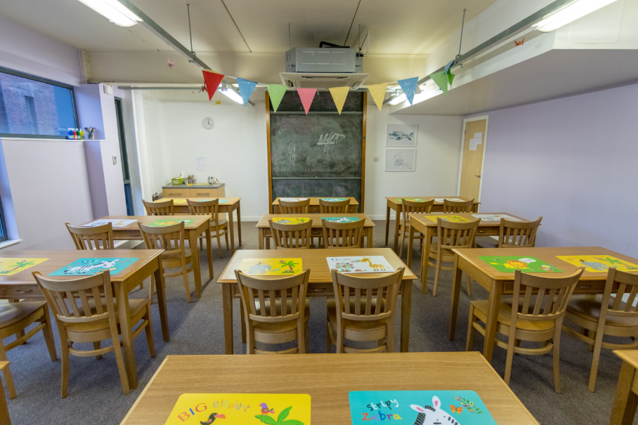 Well-organized classroom with vibrant mats, ideal for workshops and group activities.