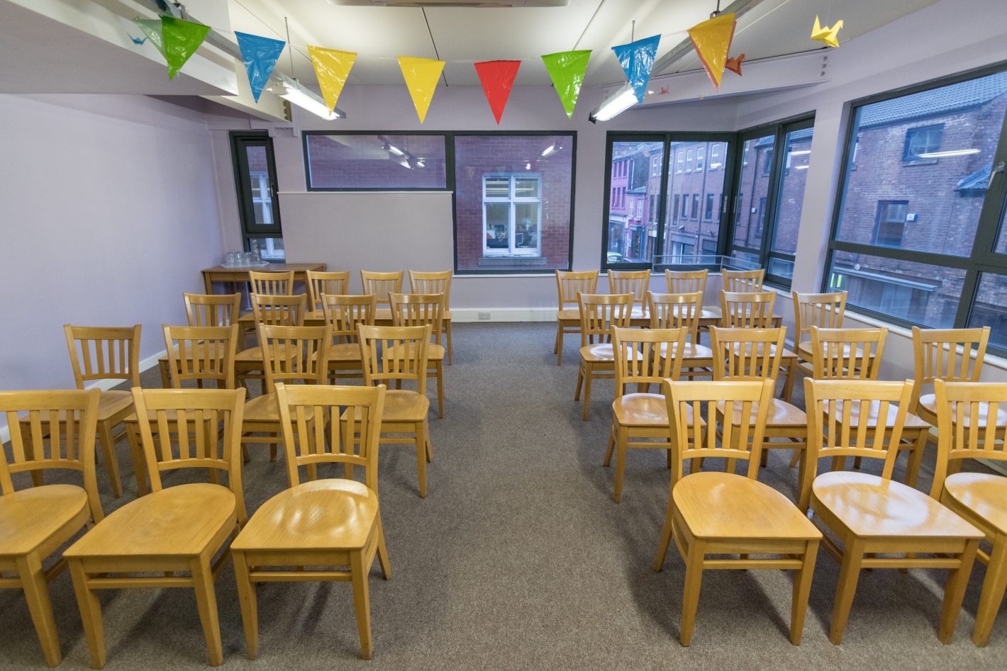 Well-organized meeting space with wooden chairs, ideal for workshops and seminars.
