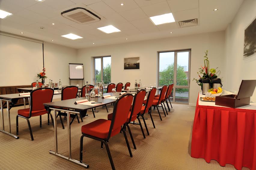 Wonderwall Suite meeting room with red chairs, ideal for corporate events and workshops.