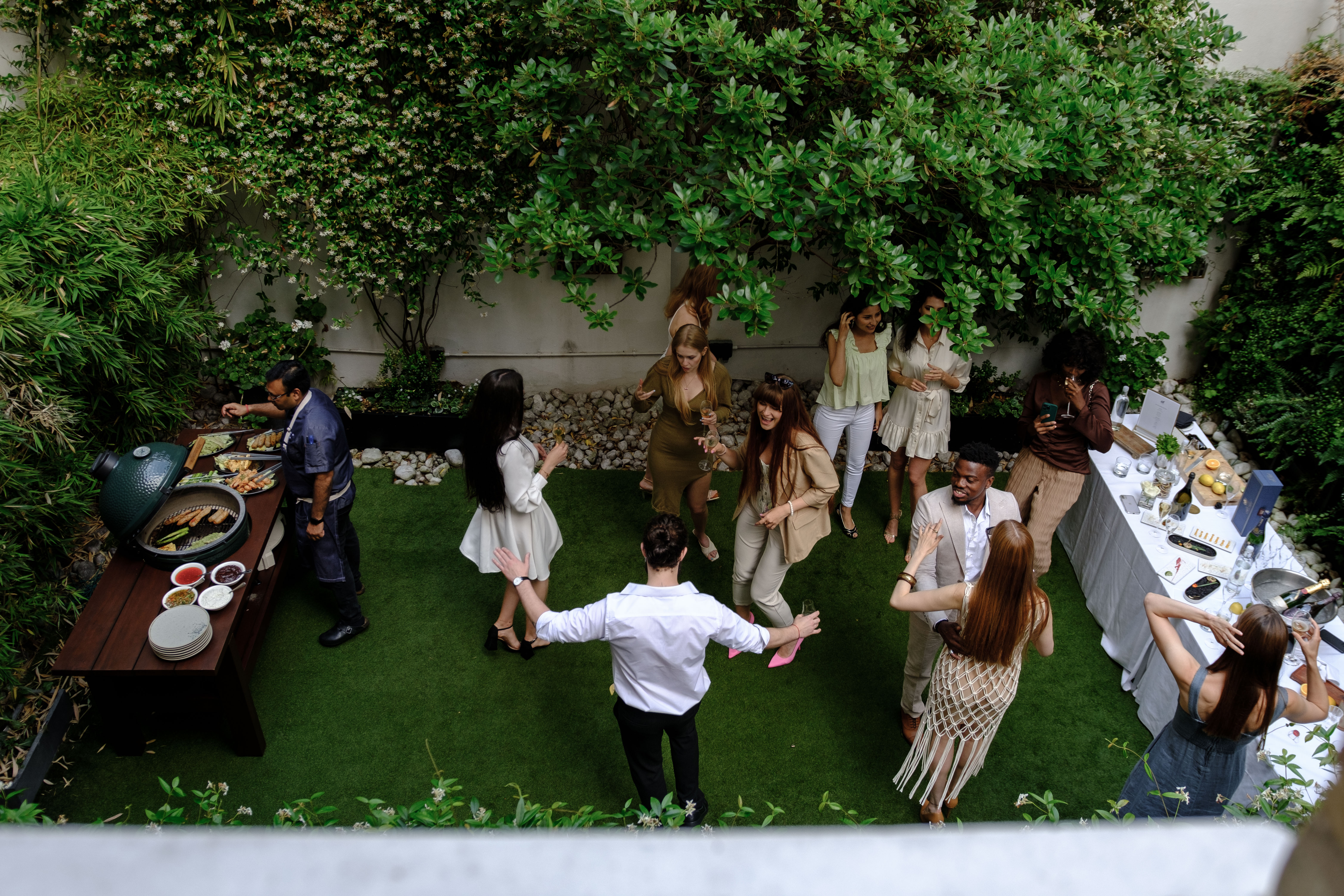 The Hyde Garden - tdrvwr200pk.jpg