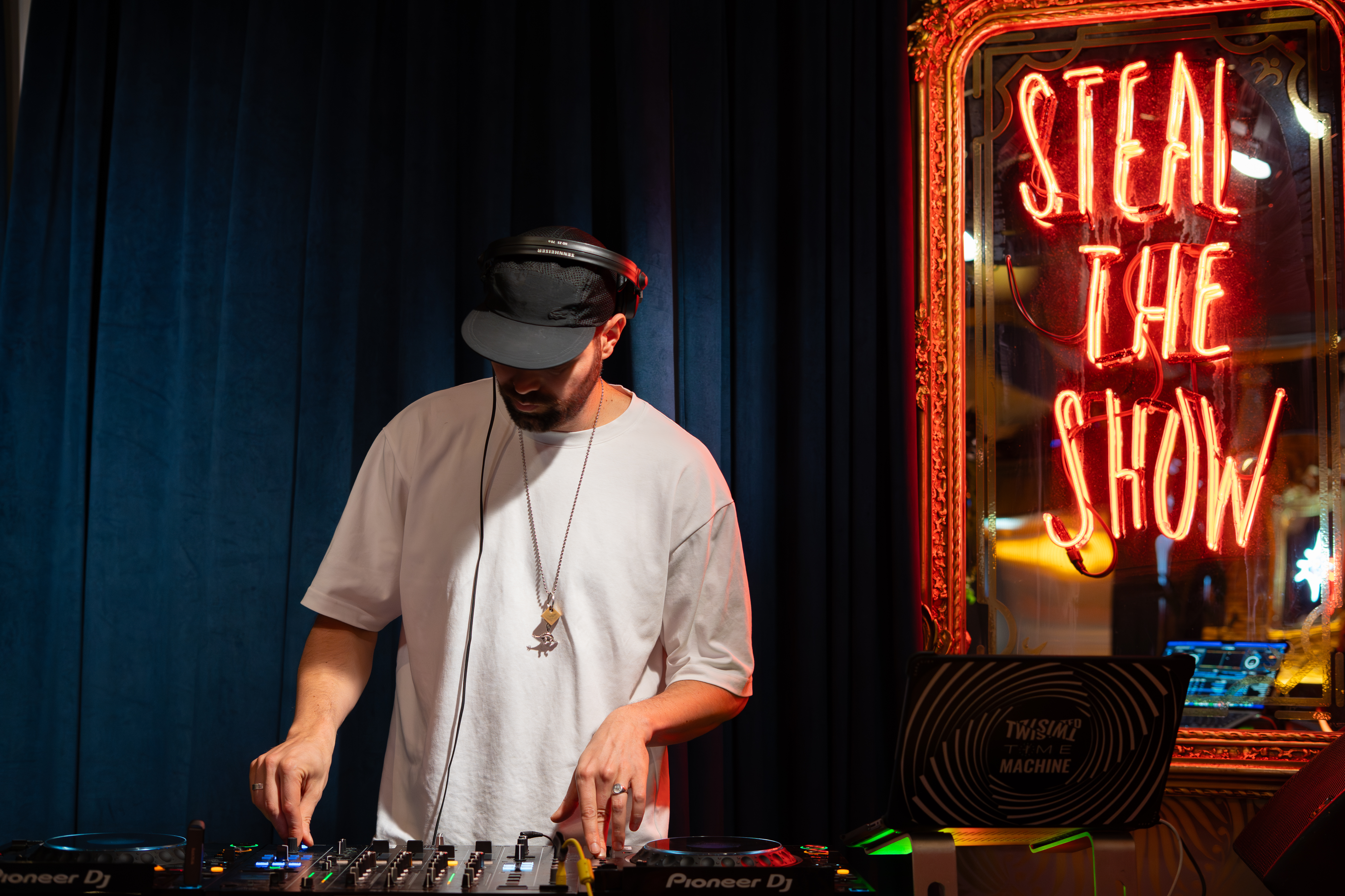 The Four Thieves - image 5