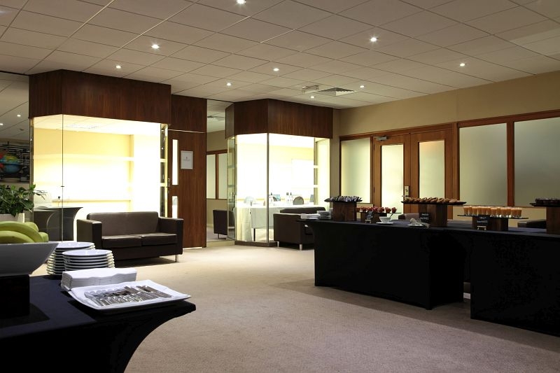 Renaissance Suite Boardroom 1 at Heathrow Hotel, ideal for professional meetings and networking.