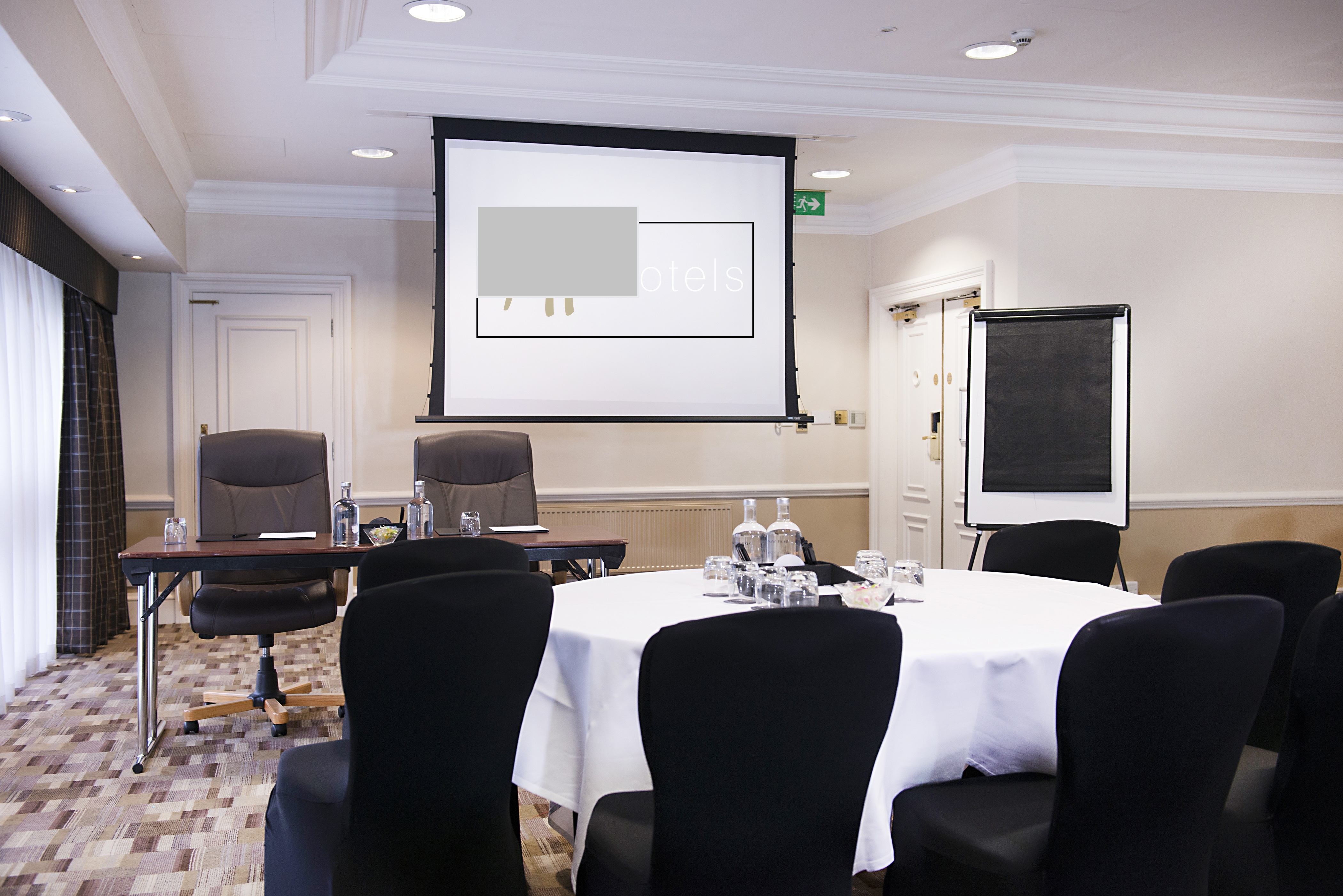 Gloucester Suite meeting room with round table, ideal for corporate events in Birmingham.