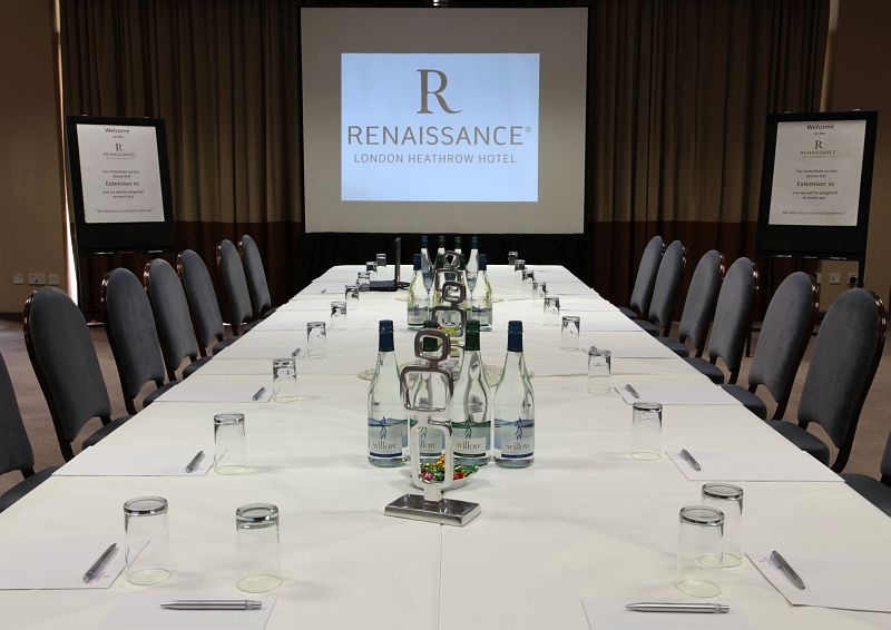 Somerset Suite meeting room with long table, ideal for corporate events at Renaissance Heathrow.