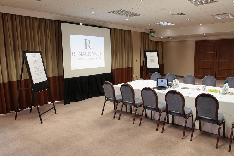Somerset Suite meeting room at Renaissance London Heathrow, ideal for professional events.