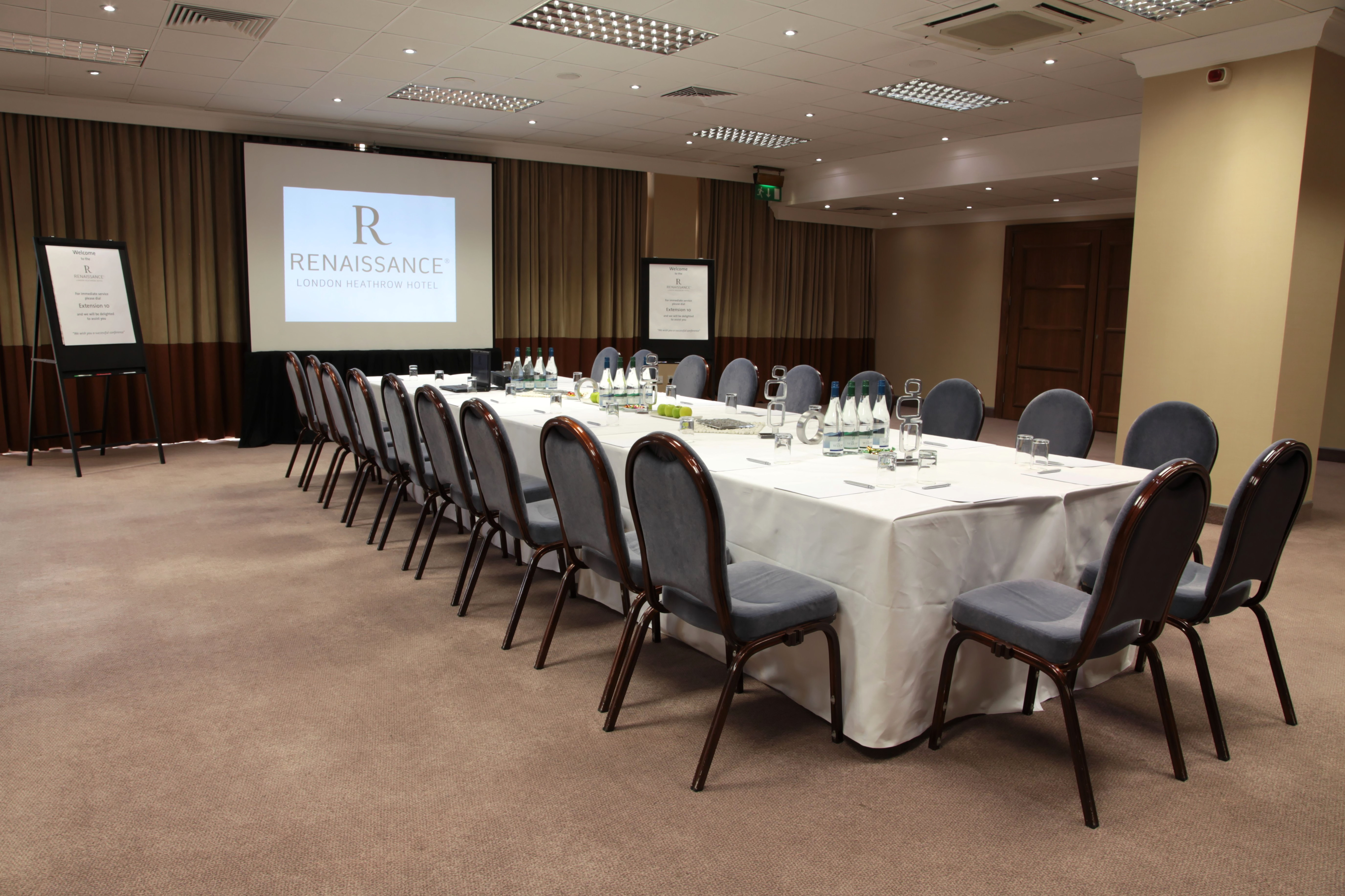 Somerset Suite meeting room at Renaissance London Heathrow, ideal for corporate events.