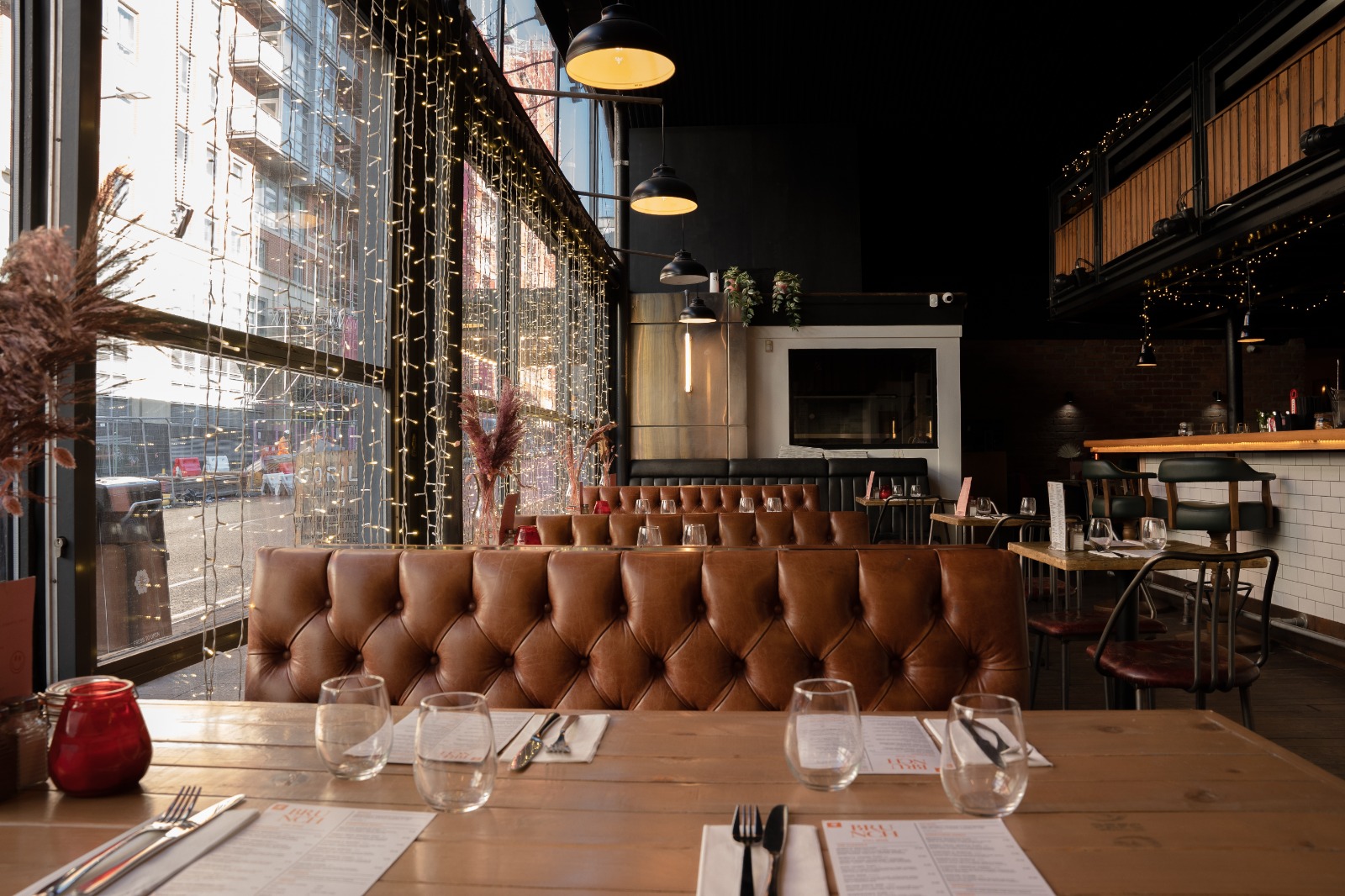 Main Bar - 5kvzhnyod4u.JPG