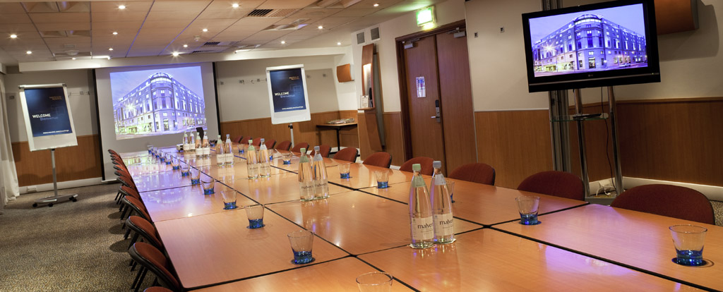 Southwark Suite meeting room in Novotel London City South, ideal for corporate events.