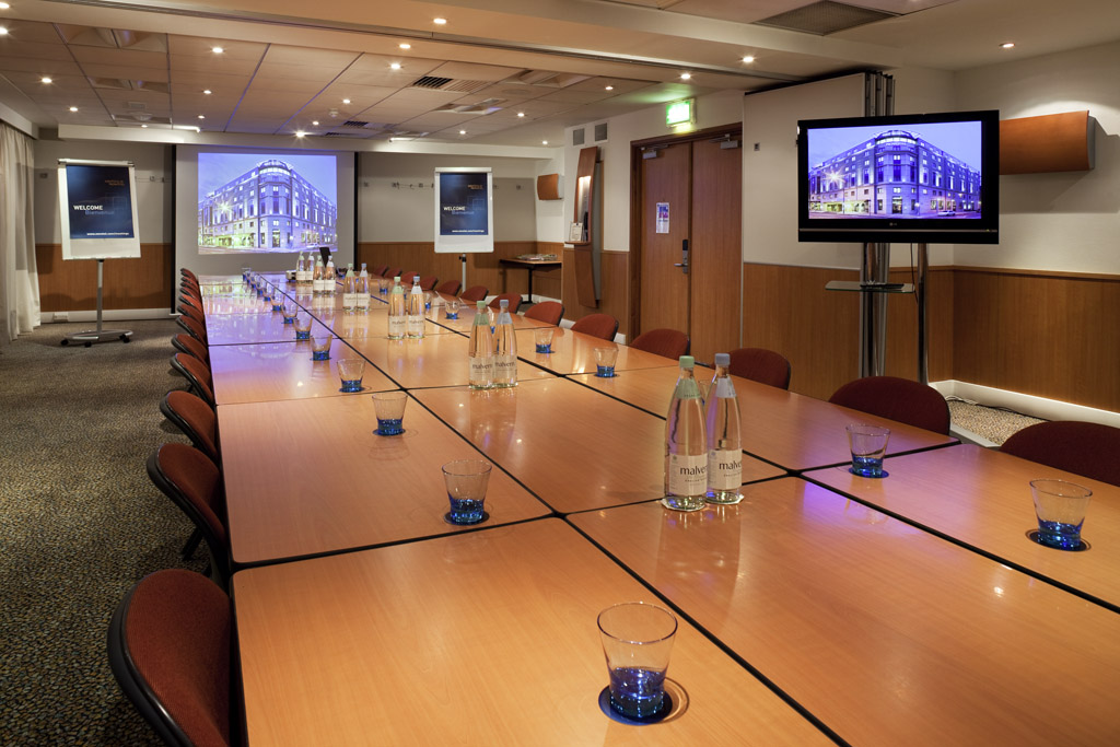Southwark Suite meeting room in Novotel London, ideal for professional events and workshops.
