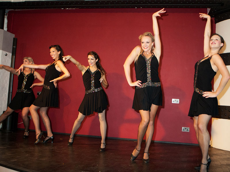 Cabaret Club - 1kq0quj0kfg.jpg