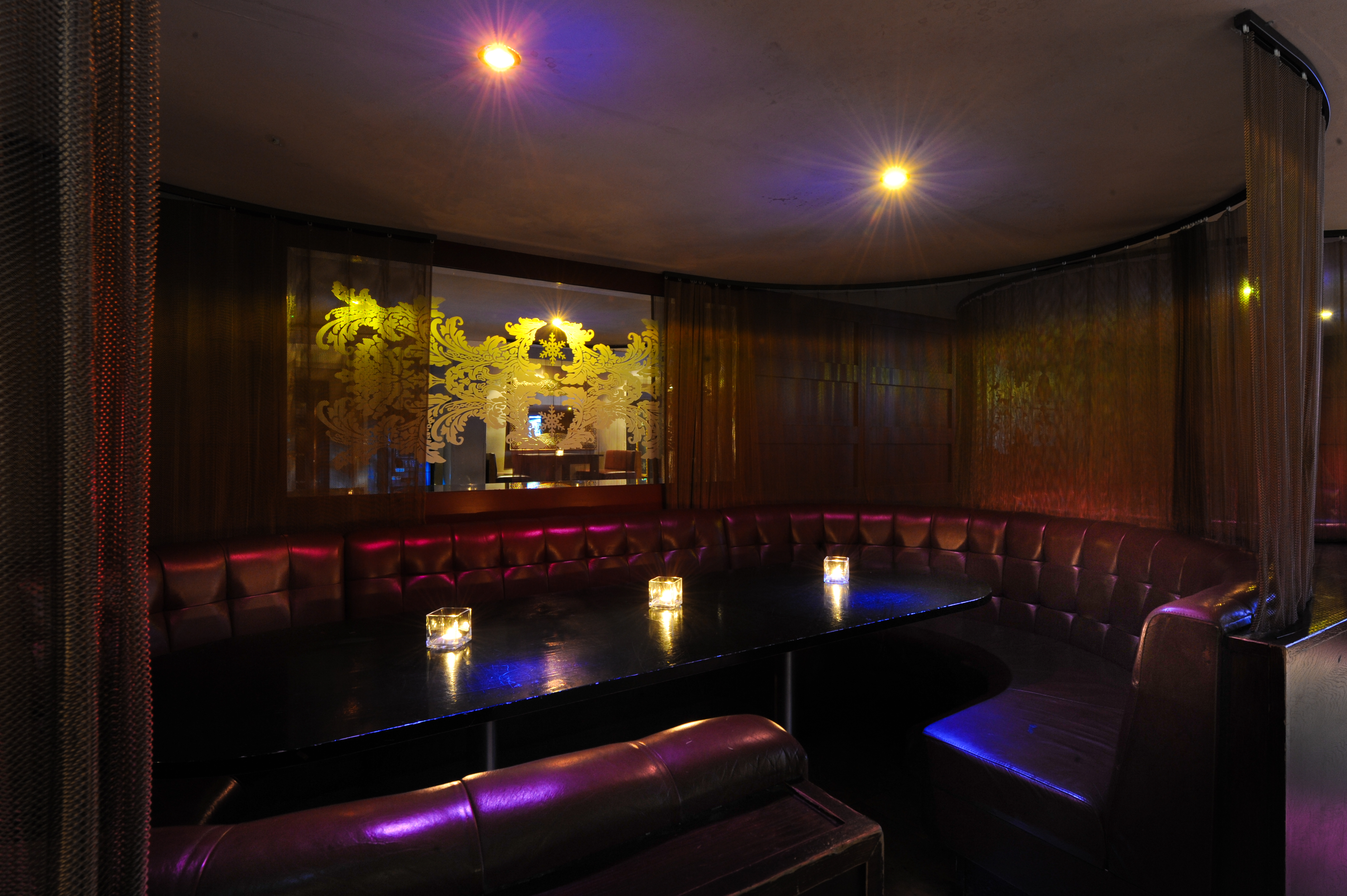 Club - qbbn3hngzqo.jpg