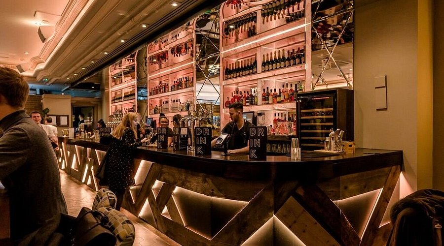 Stylish cocktail bar in Sway with warm lighting, ideal for networking events and receptions.