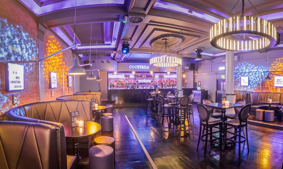 Cocktail Bar - xeqnlayyoit.JPG