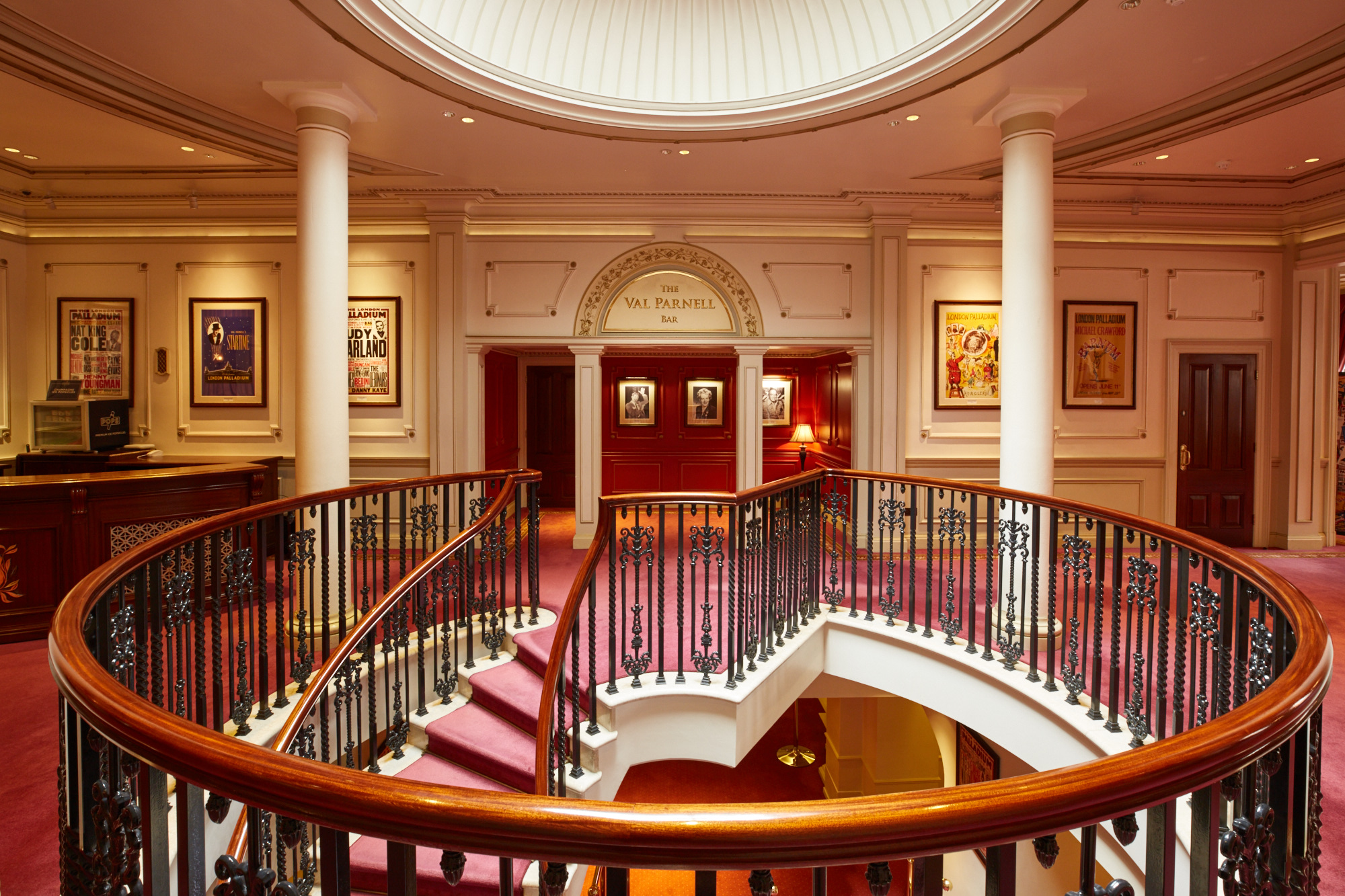 Val Parnell Bar - 3b4yqz0p4vc.jpg