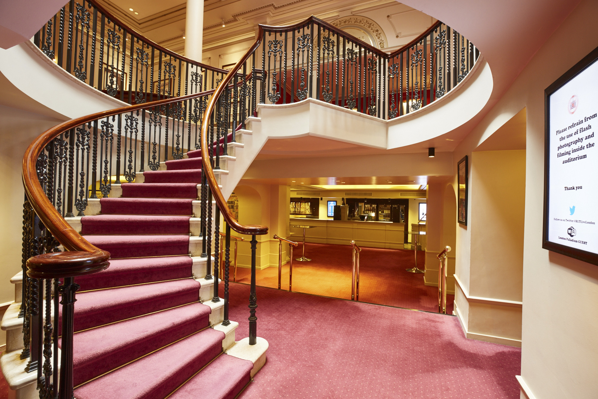 Val Parnell Bar - 3czhkddw3ga.jpg