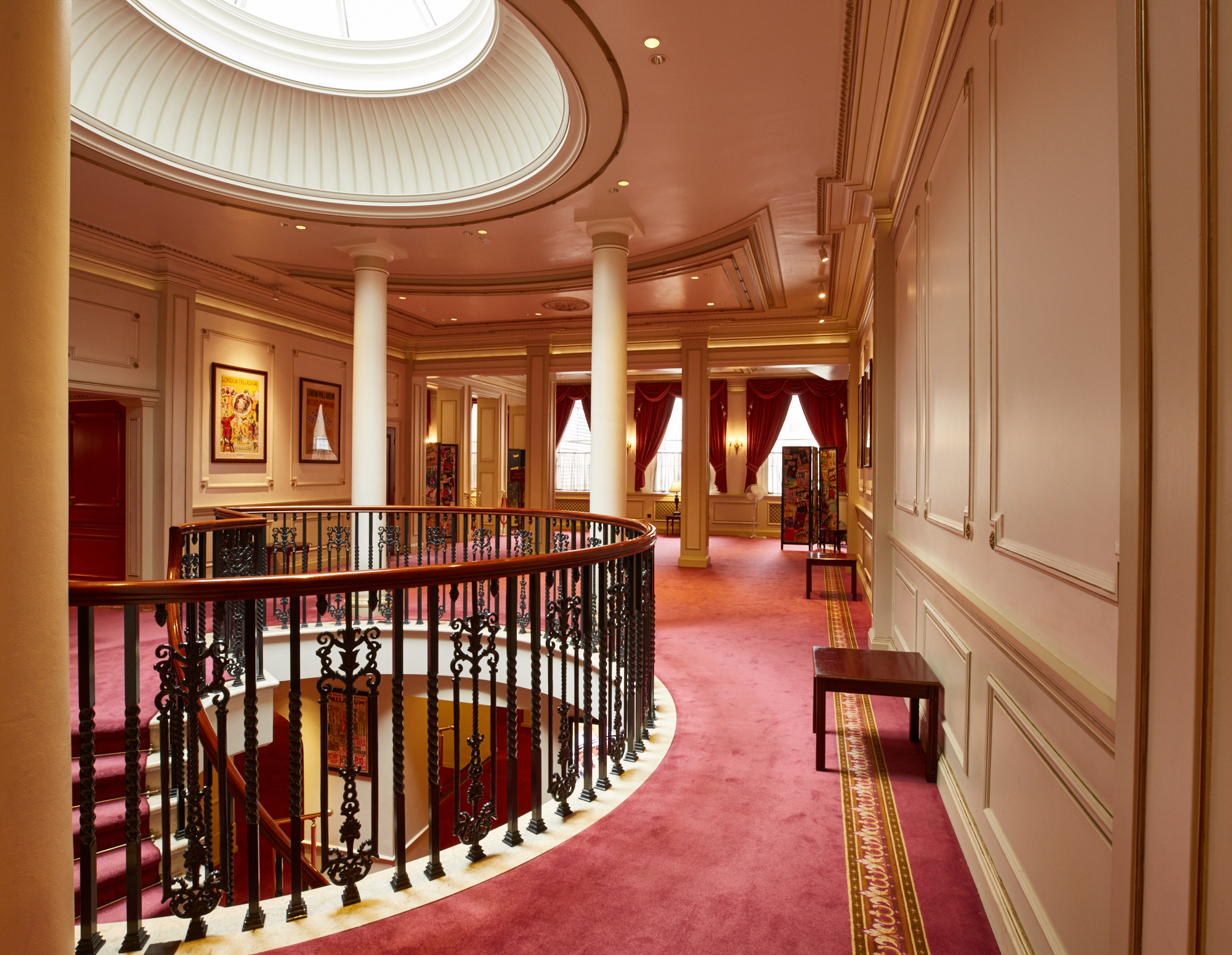 Val Parnell Bar - sna2qvwx4r0.jpg