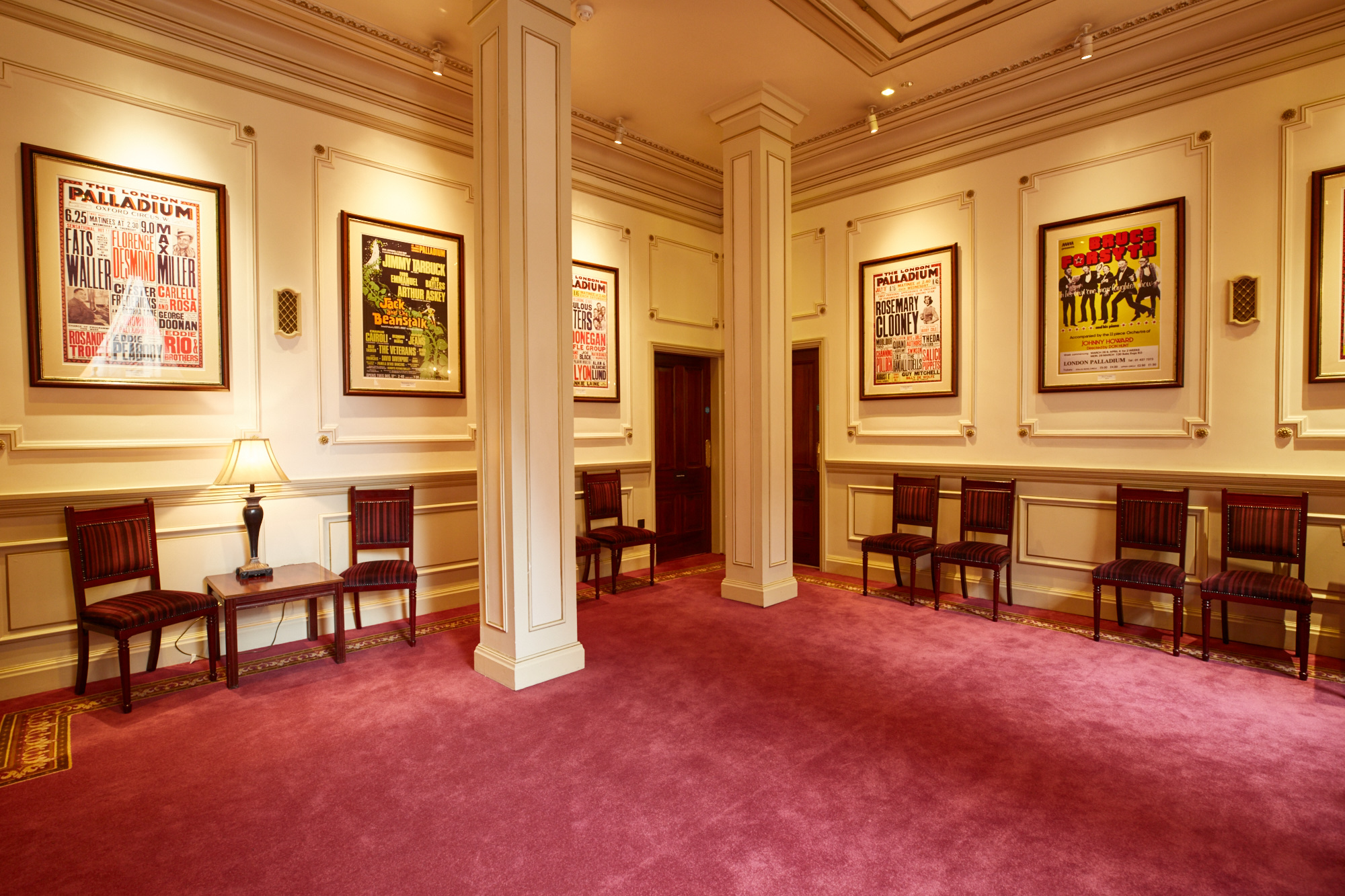 Val Parnell Bar - pjfmg4ecd3x.jpg