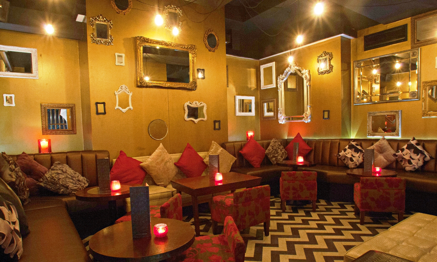 Boudoir in Patch St Paul’s: cozy lounge with warm lighting for intimate events.