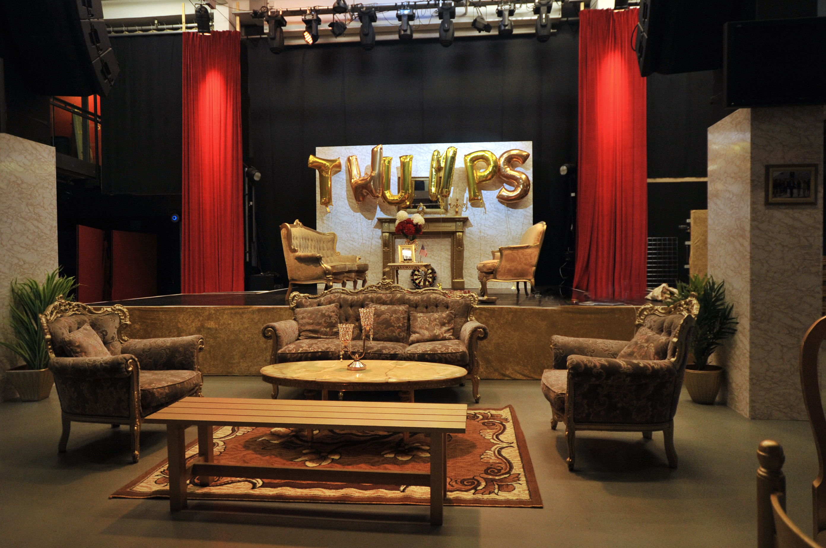 The Stage - ixt5vaodz5u.jpg