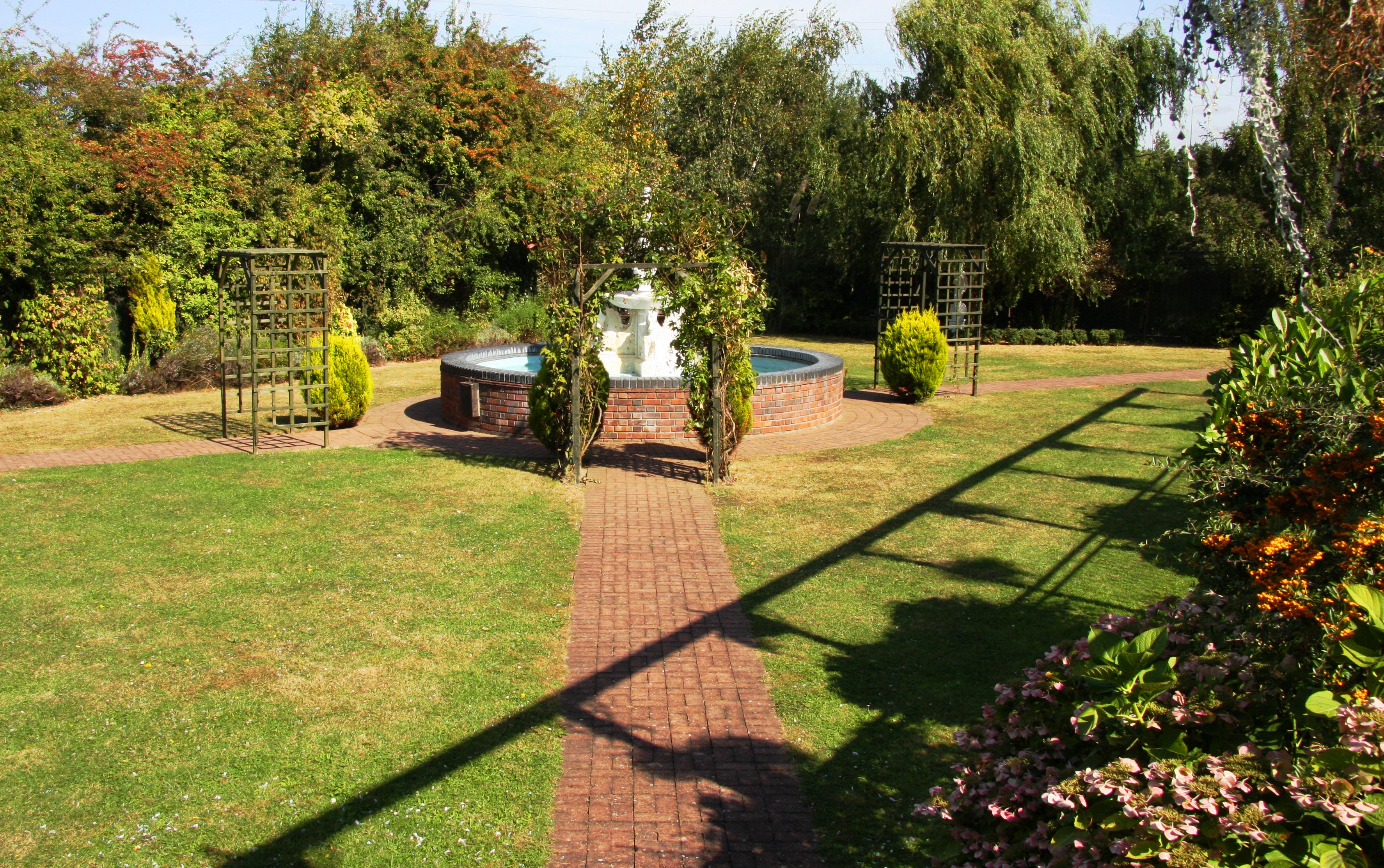 Garden Suite at Best Western Thurrock Hotel with fountain, ideal for weddings and events.