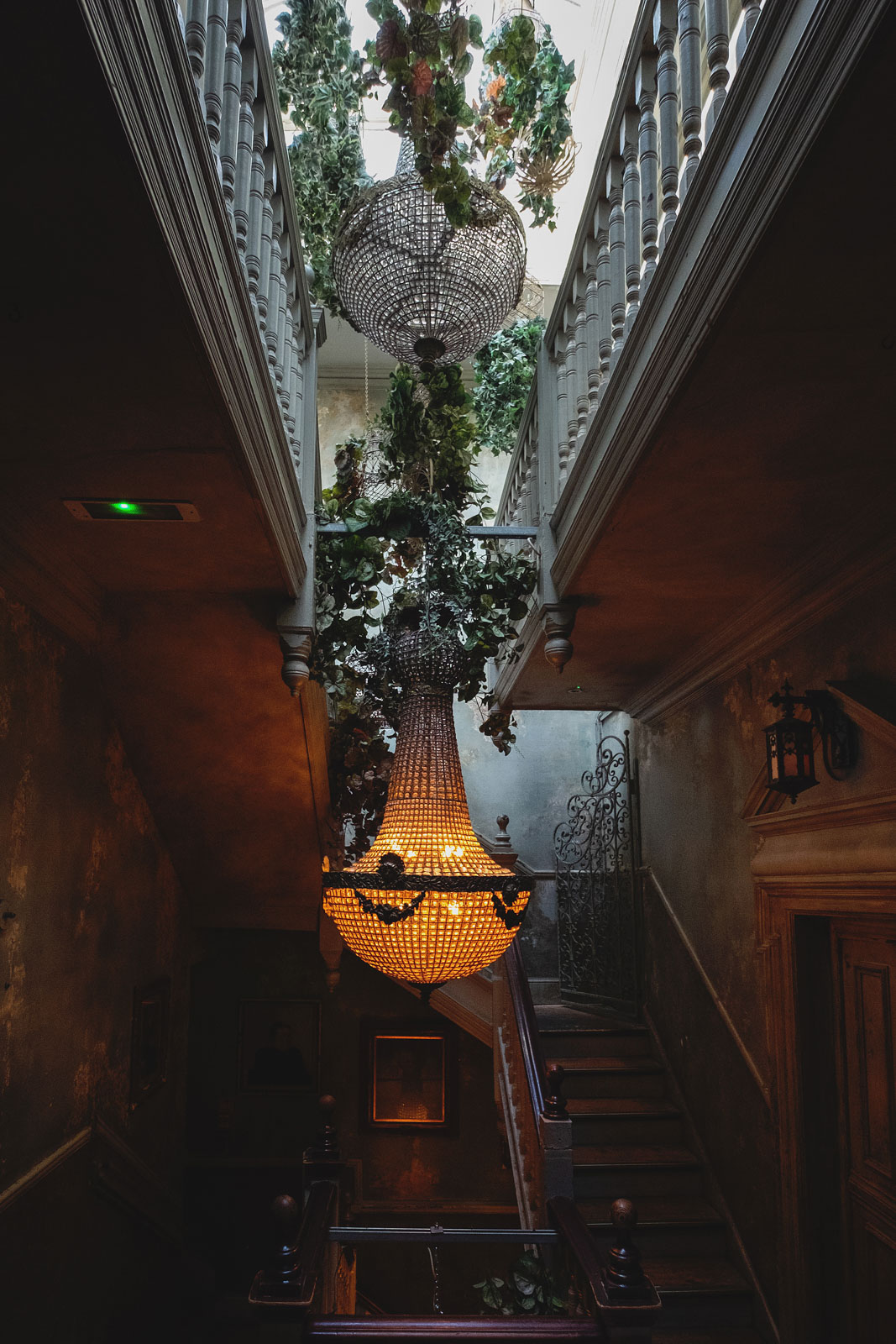 Elegant Music Club Room with chandelier, perfect for weddings and corporate events.