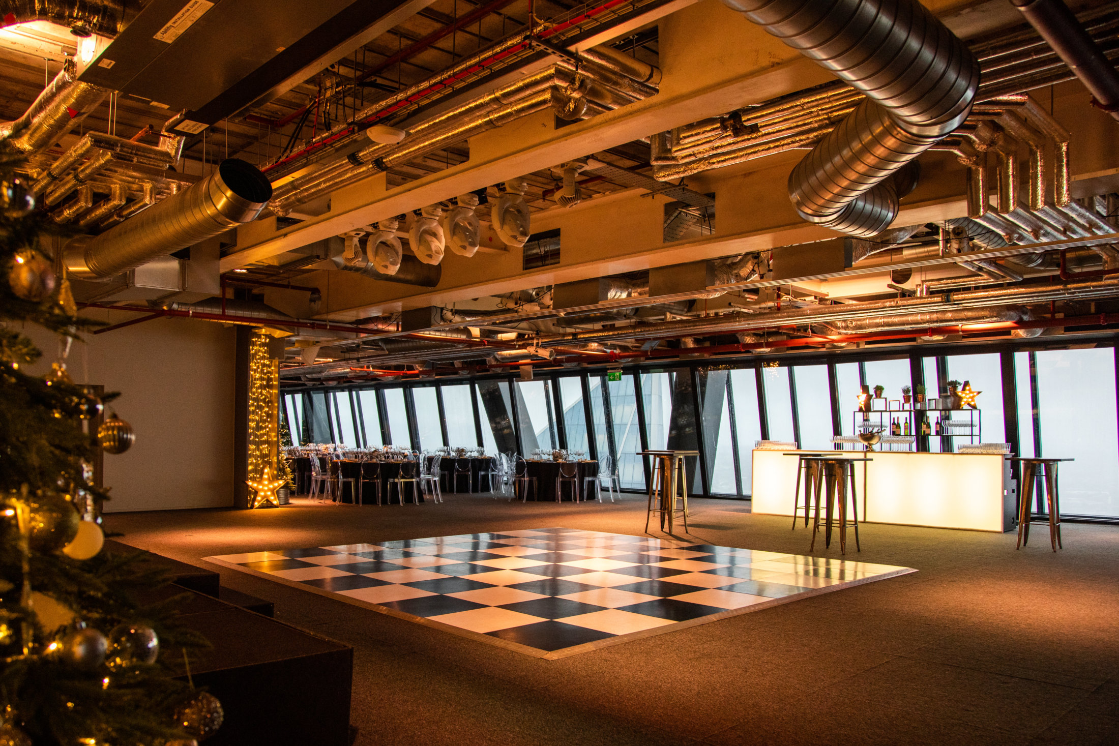Versatile event space in Landing 42, Leadenhall Building, ideal for corporate and holiday gatherings.