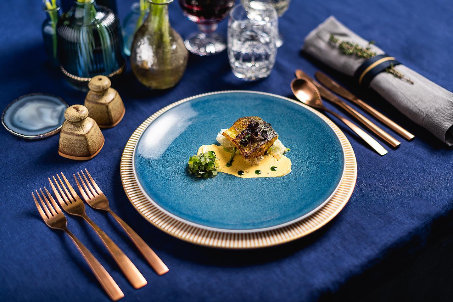 Upscale dining setup with blue plate at Landing 42, Leadenhall Building event venue.