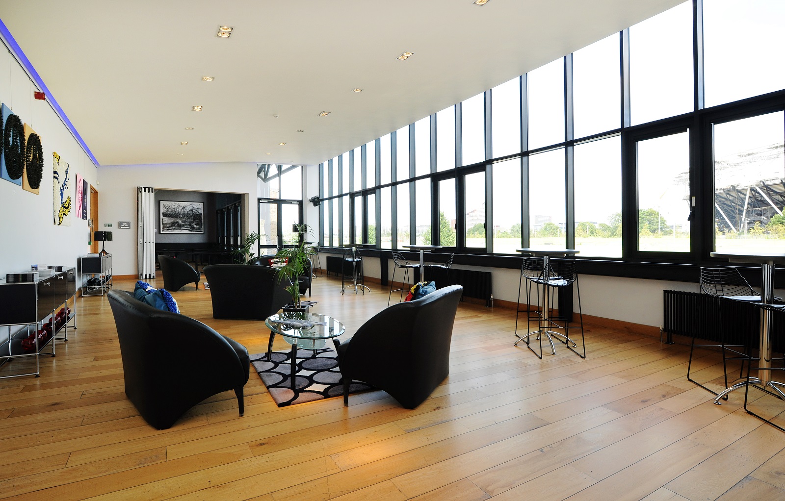 Smokehouse Gallery and Roof Terrace - 2y05dpljt4t.jpg