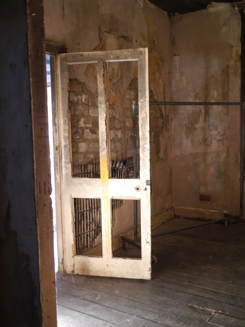 Rustic event space with exposed stone walls for intimate gatherings and creative workshops.