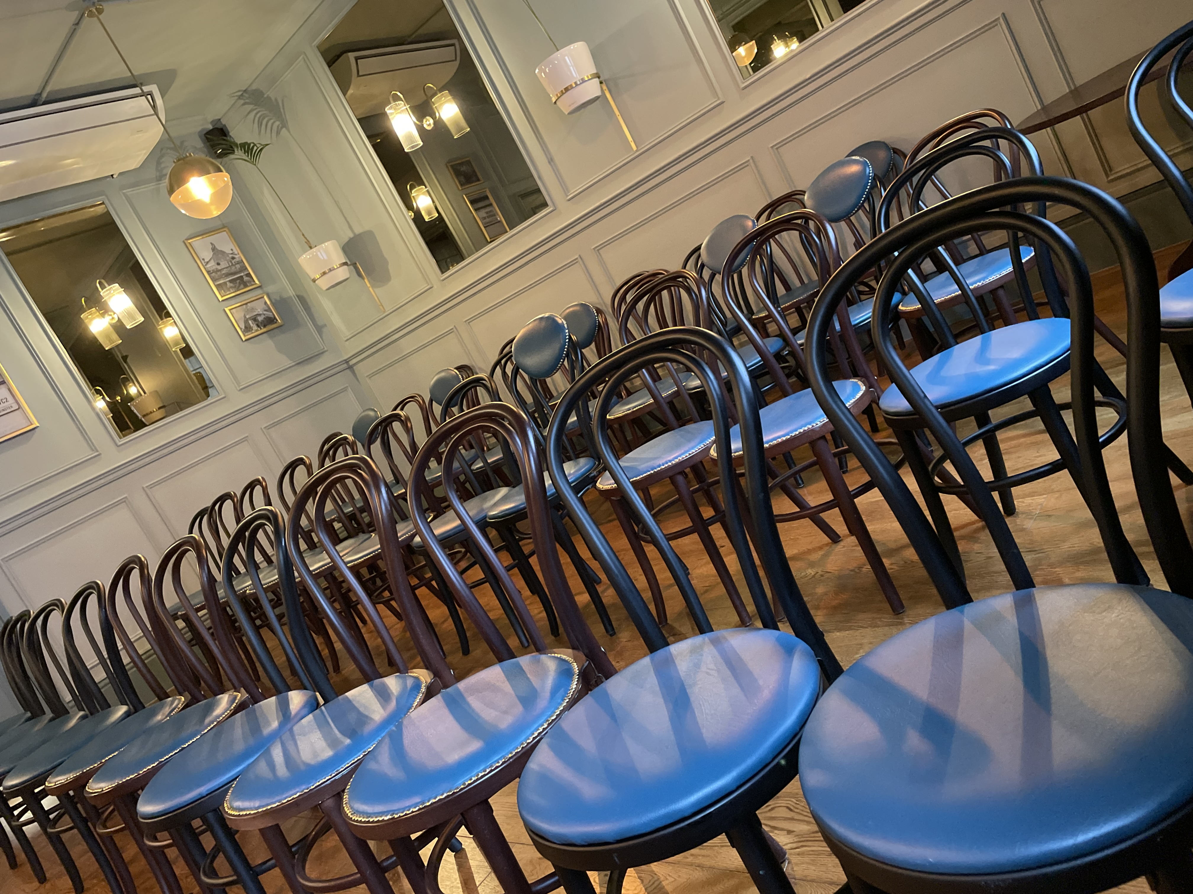 Judge's Chambers in Covent Garden: cozy wooden chairs for presentations and gatherings.