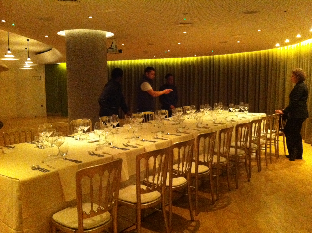 Elegant dining setup at Terrace Gallery, London for formal dinners and corporate events.