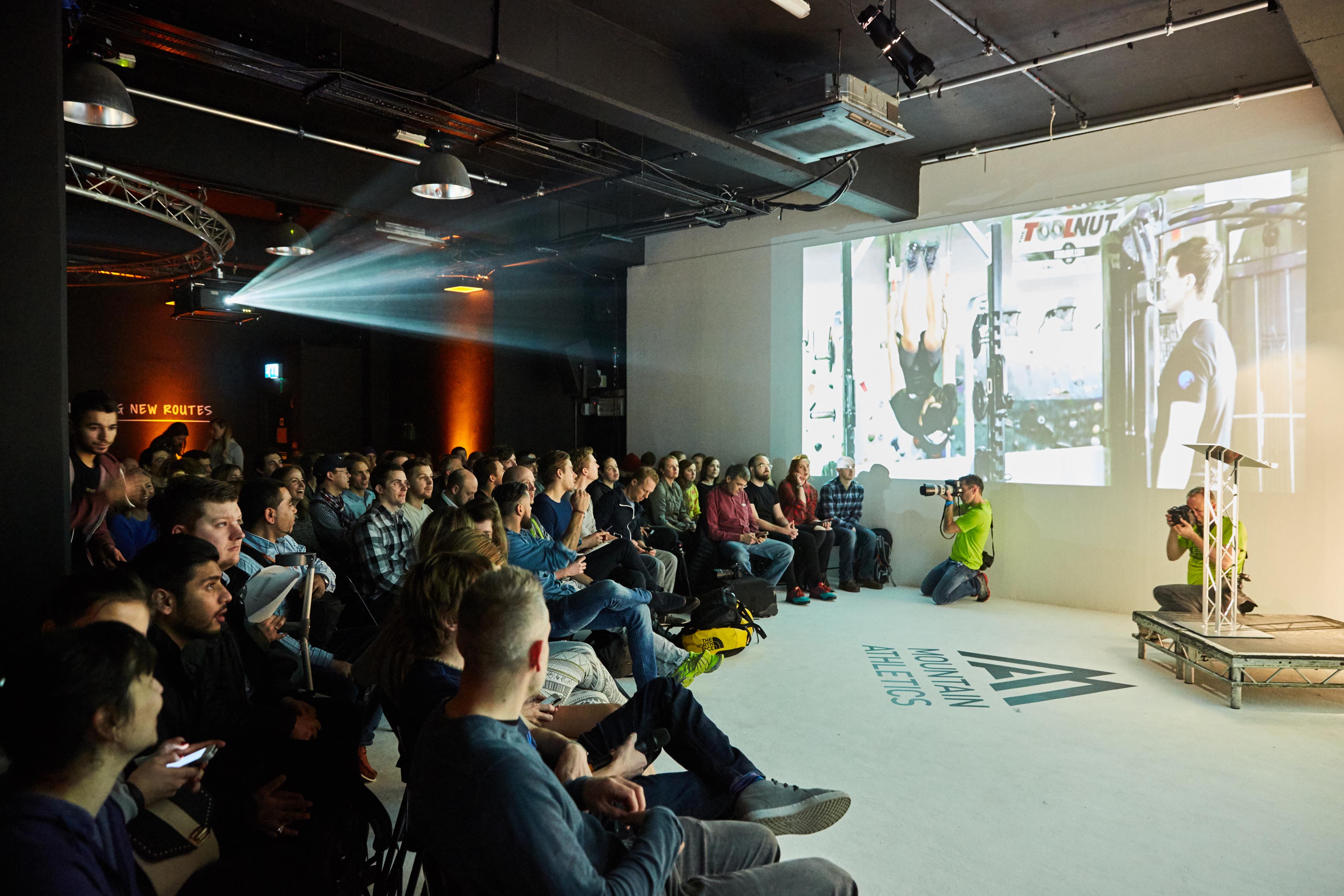 The Black Studio - 34p4h5tub3a.jpg