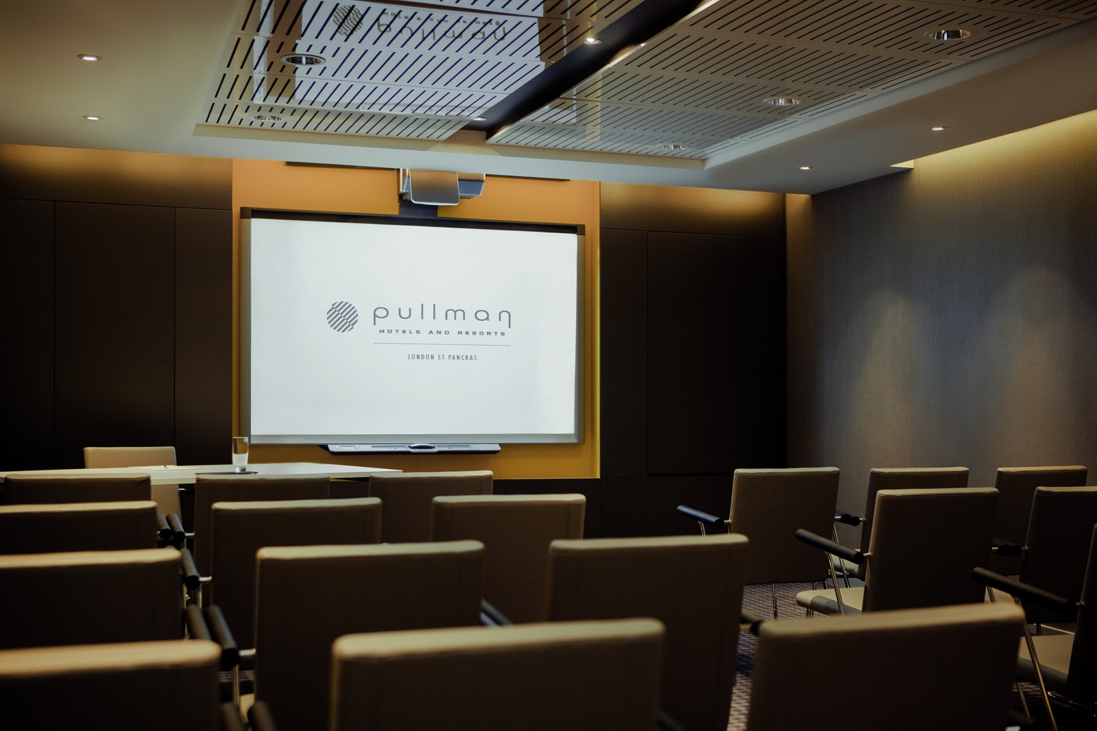 Meeting rooms - l4lrdt4b32r.jpg